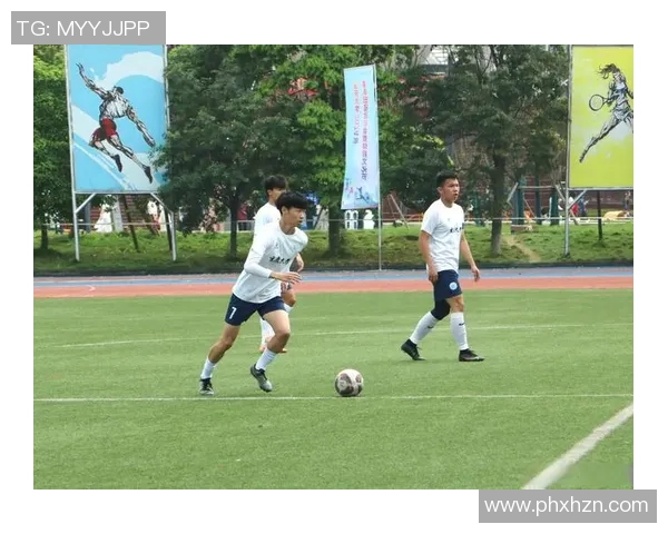 孤独足球星在绿茵场上追逐梦想的孤独与荣耀之路